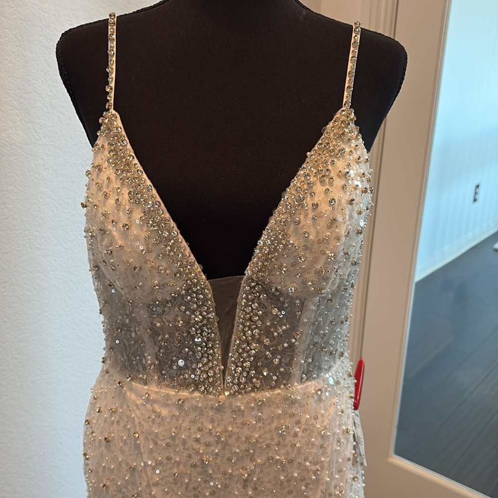 Mac Duggal white Sequin Gown with Train NWOT Size 6 - Picture 8 of 12
